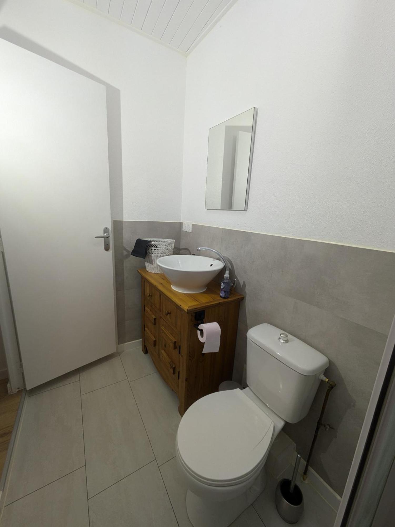 Sous La Tour Apartment Poligny  Exterior photo