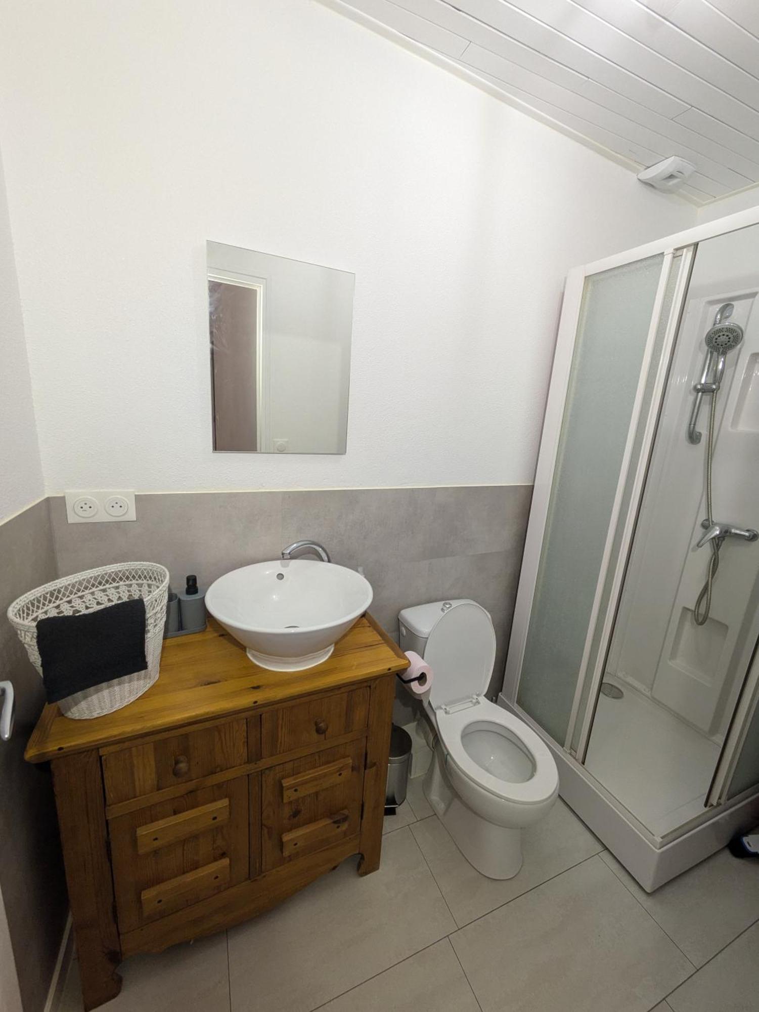 Sous La Tour Apartment Poligny  Exterior photo