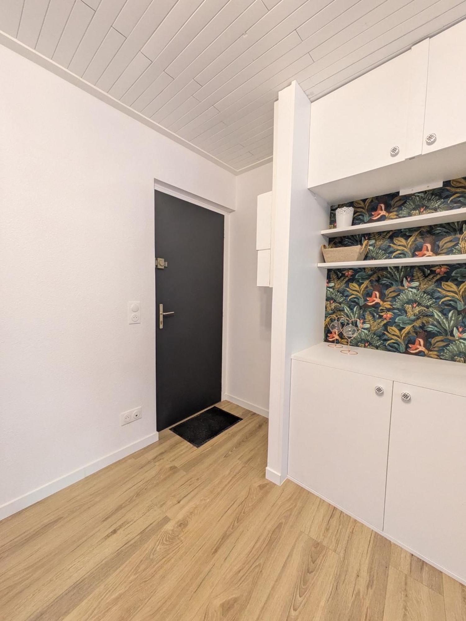 Sous La Tour Apartment Poligny  Exterior photo