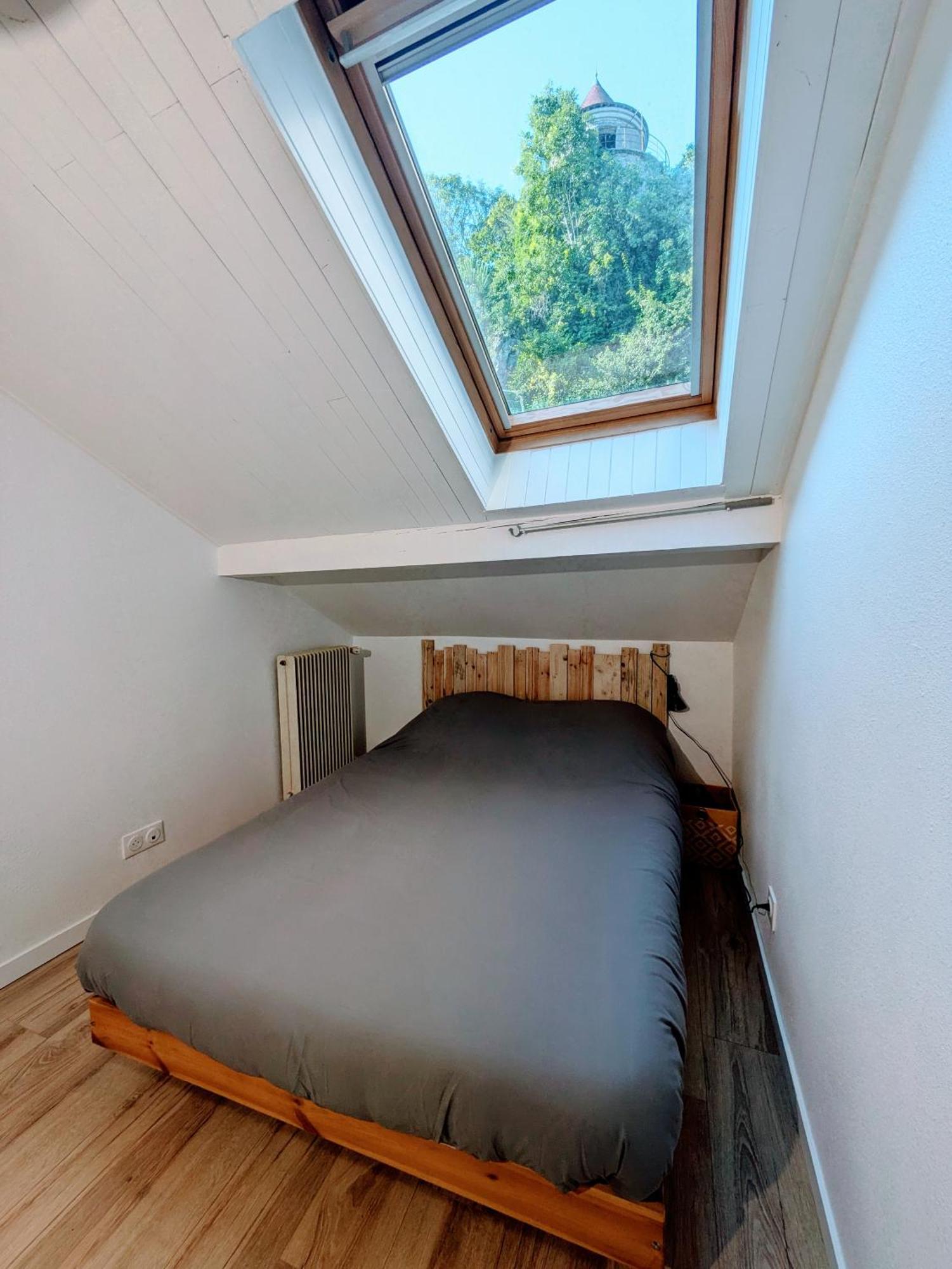 Sous La Tour Apartment Poligny  Exterior photo