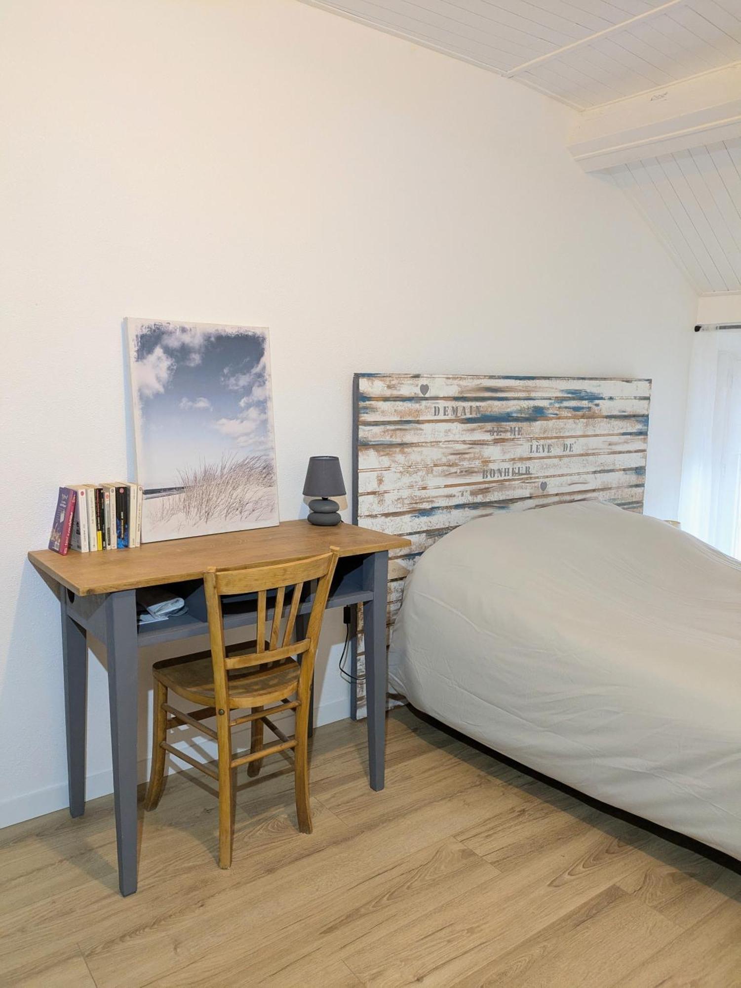 Sous La Tour Apartment Poligny  Exterior photo