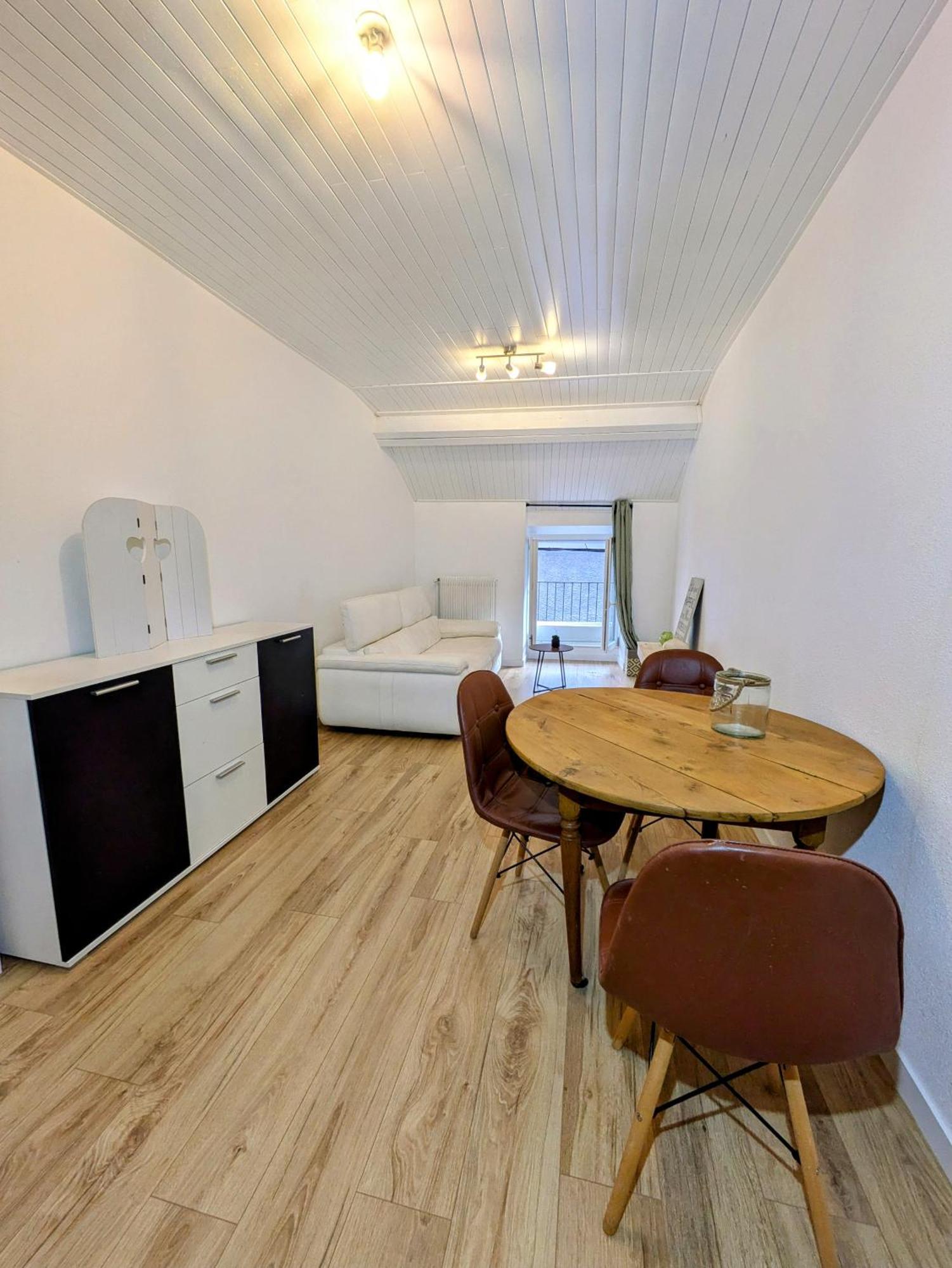 Sous La Tour Apartment Poligny  Exterior photo