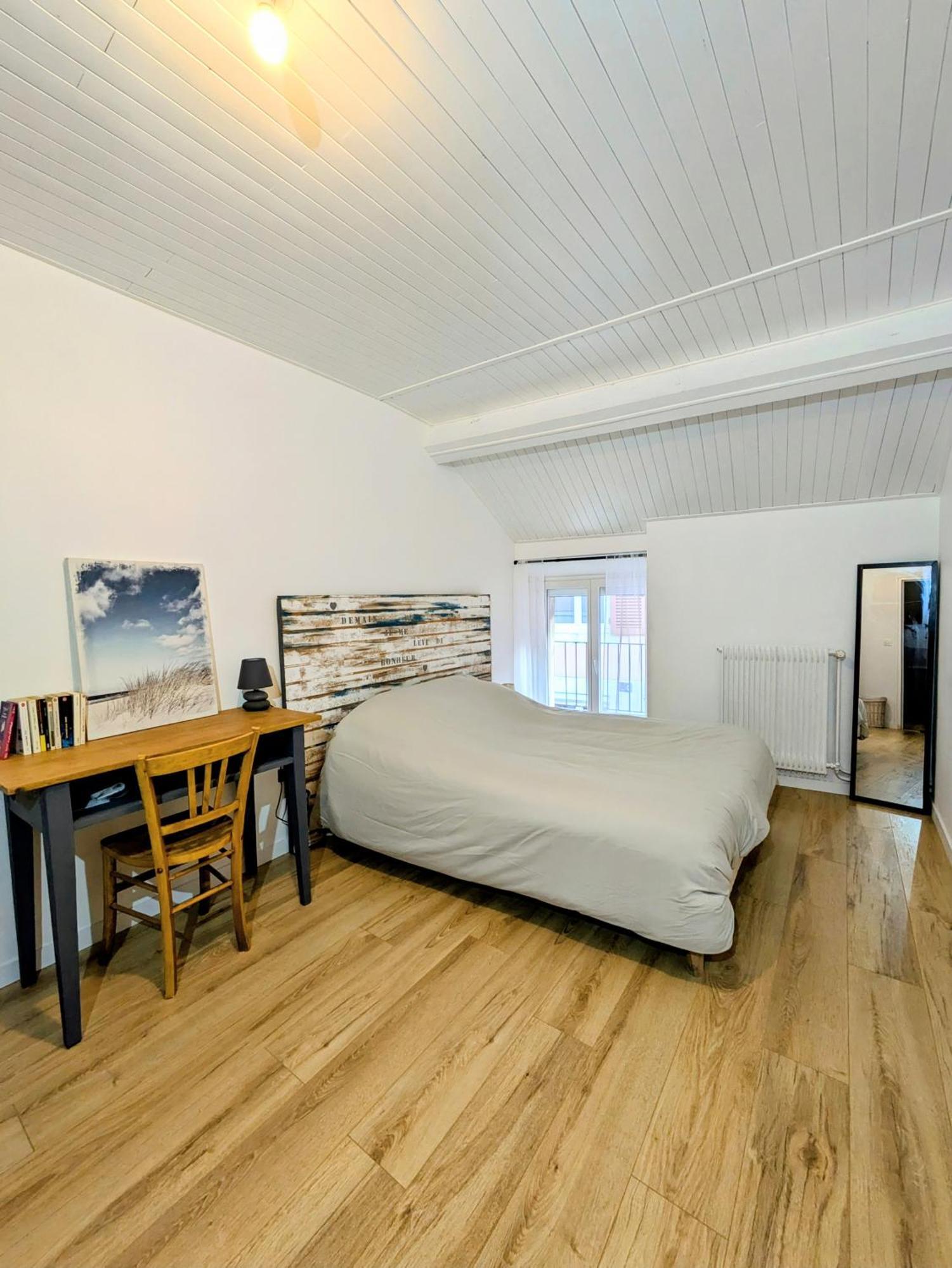 Sous La Tour Apartment Poligny  Exterior photo