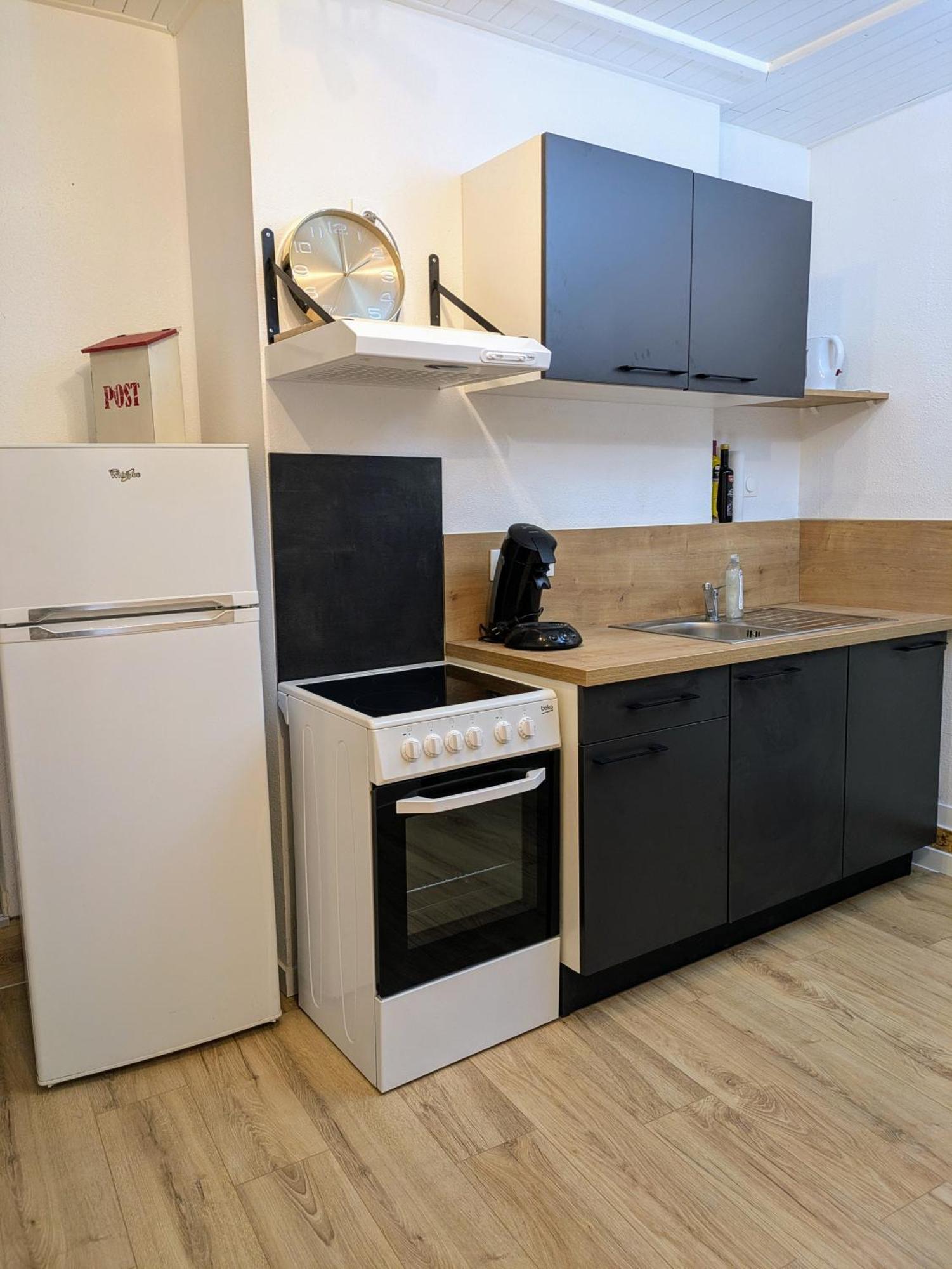 Sous La Tour Apartment Poligny  Exterior photo