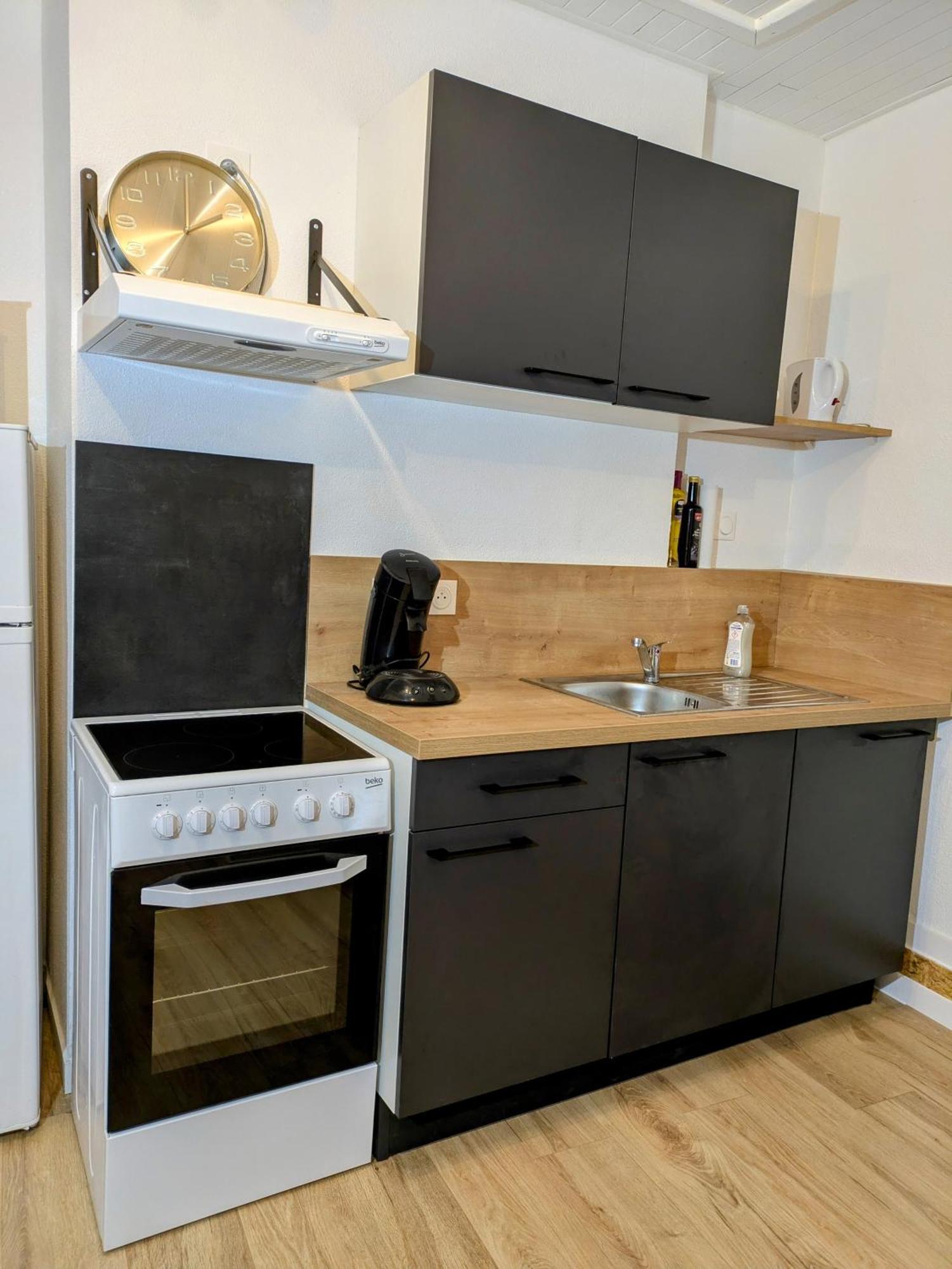 Sous La Tour Apartment Poligny  Exterior photo